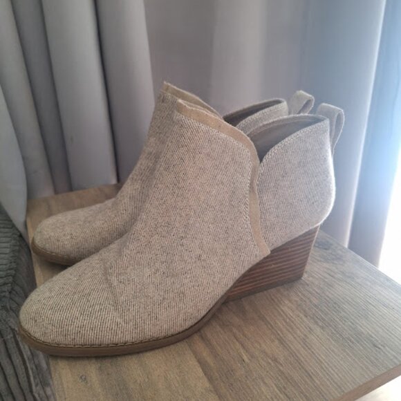 TOMS beige/tan booties size 10 - Picture 1 of 4